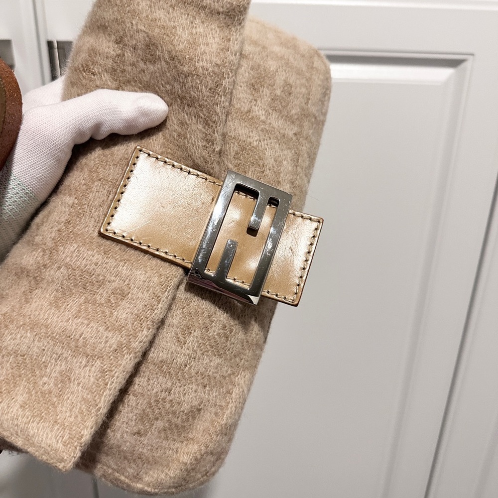 FENDI | Vintage Wool Baguette - Picture 9 of 14